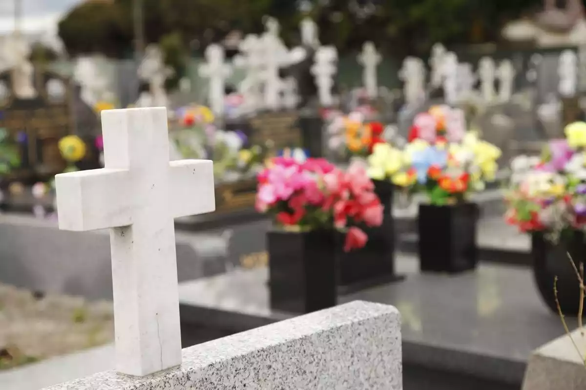 Foto de las tumbas de un cementerio