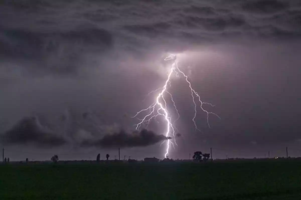 Imagen de un rayo en el delta del Ebro