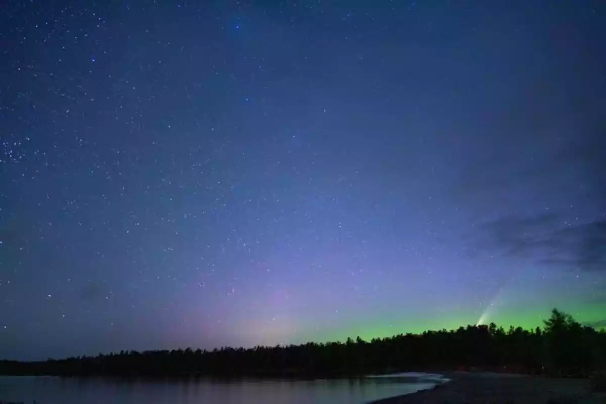 Auroras boreales en el cielo