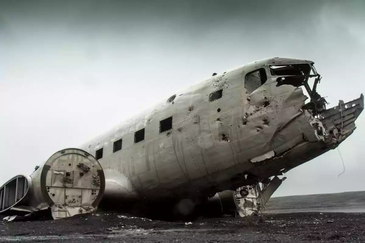 Avión abandonado en el fin del mundo