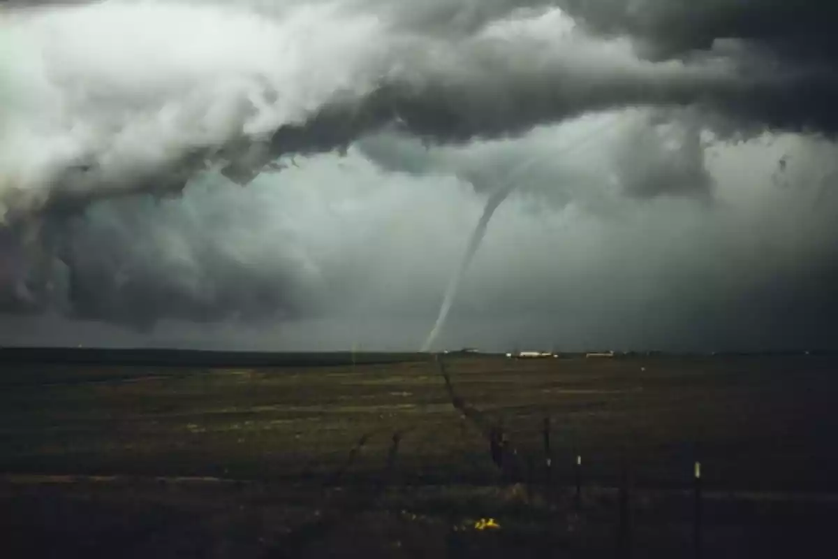 Tornado en el campo