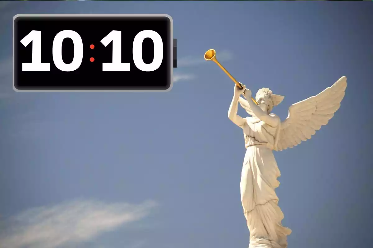 Estatua de un ángel con una trompeta y un reloj que marca las 10:10 horas