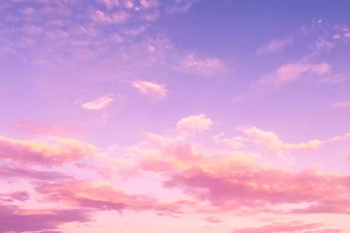 Imagen panorámica de un cielo lleno de nubes