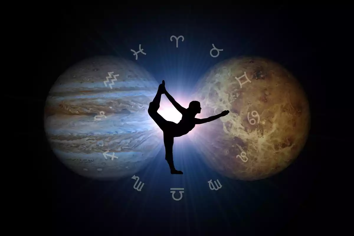 La silueta de una mujer practicando yoga con la imagen de dos planetas de fondo rodeados por un círculo con los signos del Zodiaco