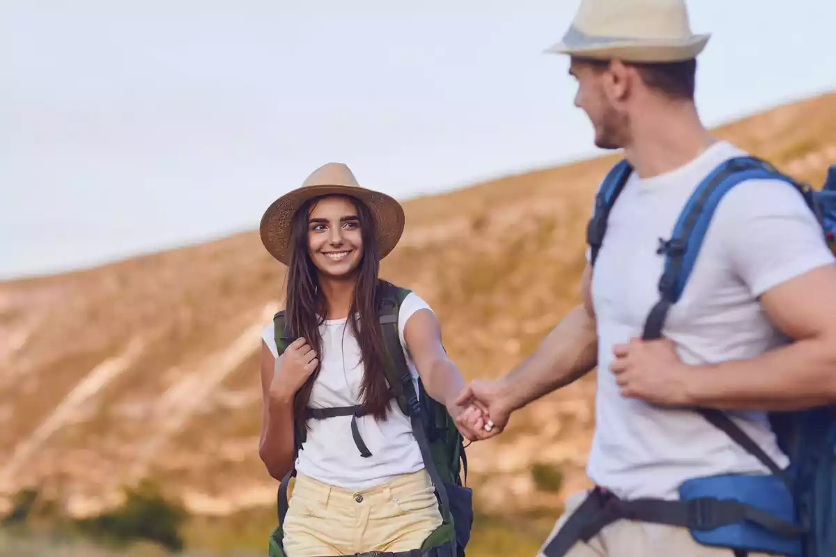 Una pareja de excursión