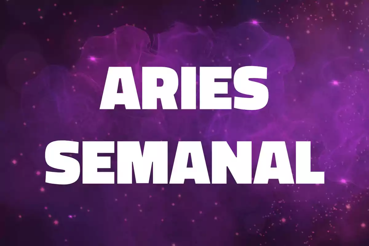Texto en letras blancas que dice Aries semanal sobre un fondo morado con destellos y humo.
