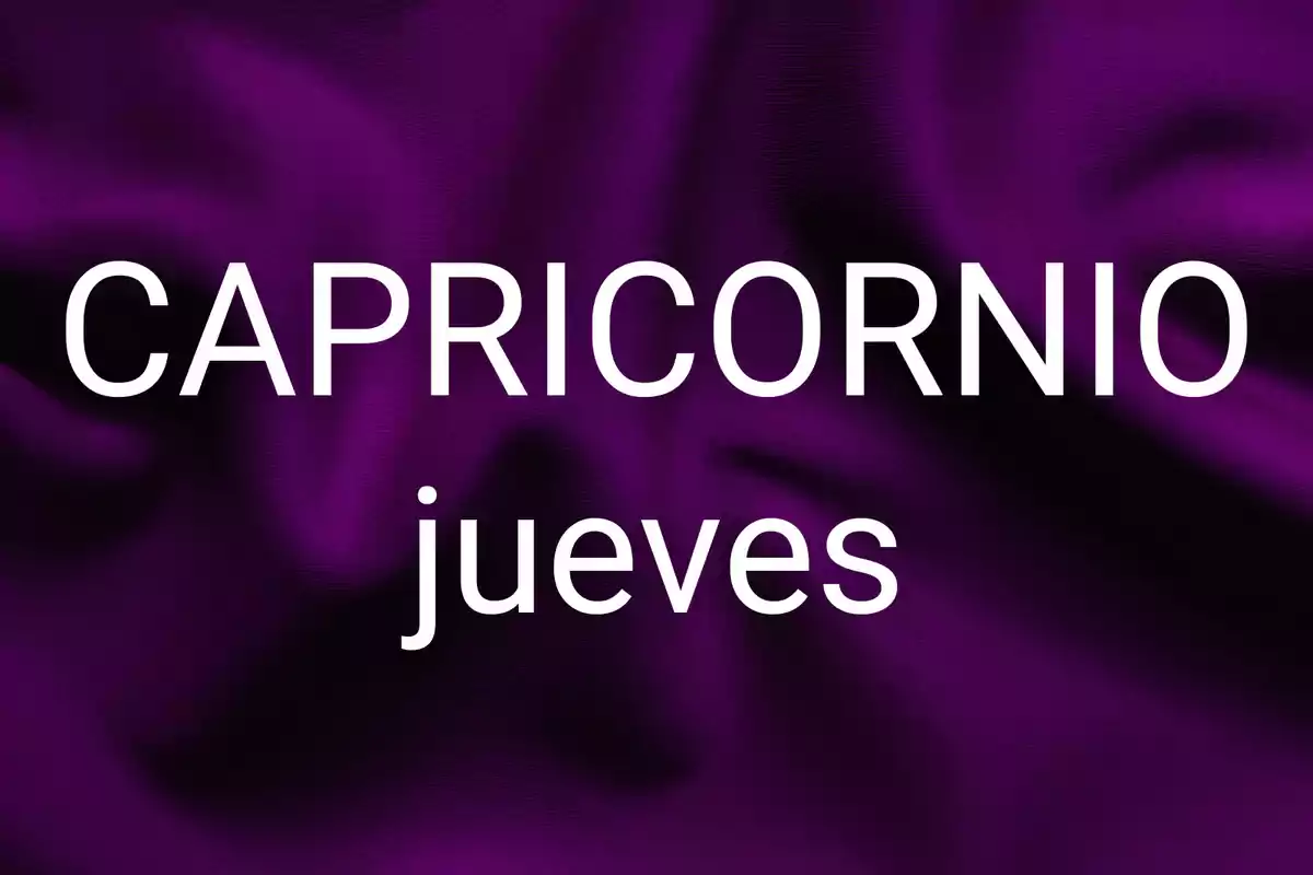 Fondo morado con las palabras Capricornio jueves en letras blancas