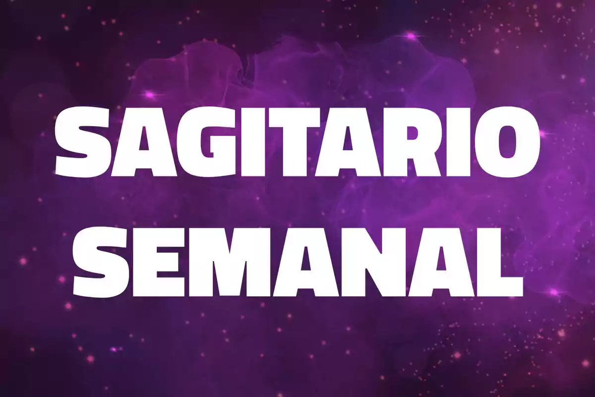 Texto Sagitario Semanal en letras blancas sobre un fondo morado con destellos y efectos de luz