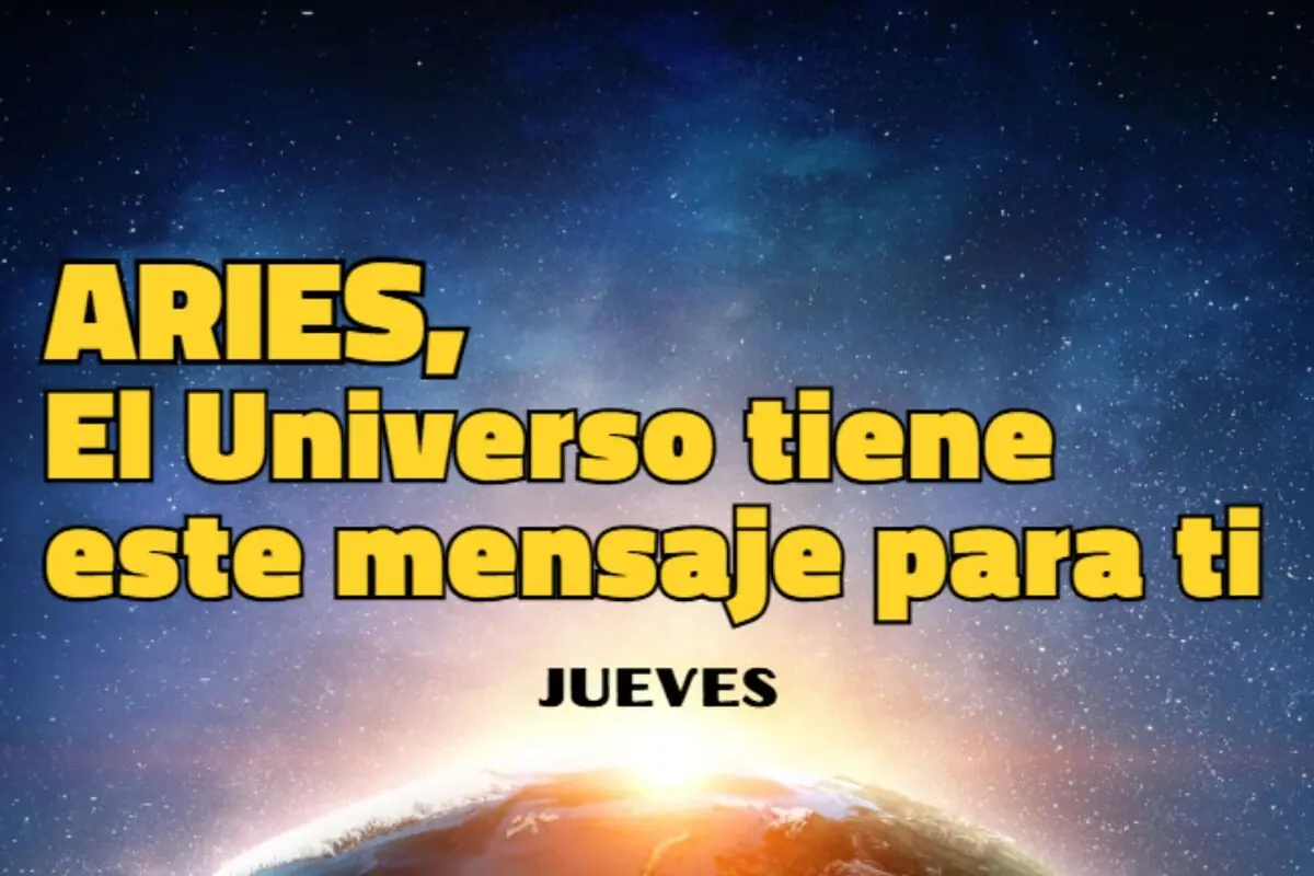 Imagen con mensaje motivacional para Aries sobre un mensaje del universo para el jueves, con fondo del espacio y la Tierra iluminada por el sol.