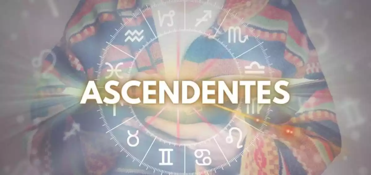 Imagen de una persona sosteniendo un libro que tiene una rueda con todos los signos del Zodiaco y la palabra 'Ascendentes' en el centro.